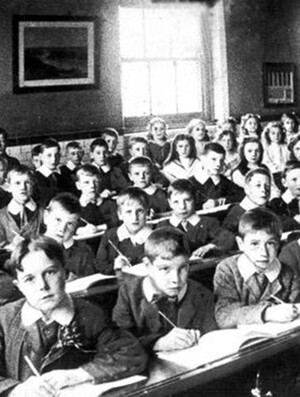 5 1825 the school moves to clapton within a year there are 206 pupils