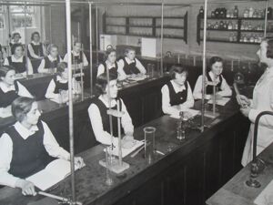 1935 chemistry lesson